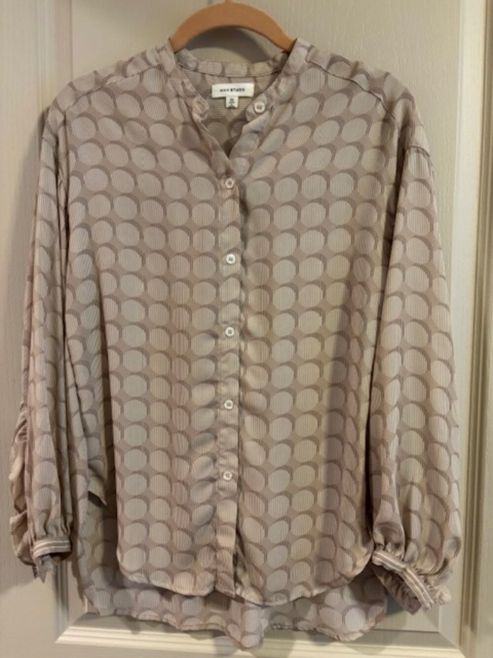 Max Studio Women's Blouse XS Tan Geometric Print Long Sleeve Back Ruffles